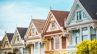 Cityscape architecture skyline houses bushes - a row of houses free wallpaper
