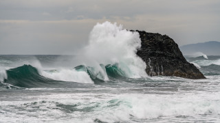 Large wave crashing rock ocean - stormy weather free wallpaper