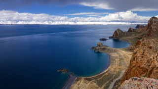 Mountain lake beach road clouds - a large body of water free wallpaper for desktop