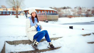 Woman sitting snow coat beanie - barbizon school free wallpaper