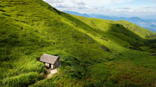 Small house grassy hill mountains 2 - a small house free wallpaper