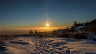 Snowy trail sunset city mountains - radiant free wallpaper