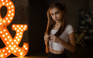 Elina karimova amp sign portrait - dark background free wallpaper for desktop