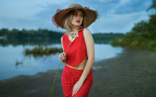 Woman red outfit straw hat - fashion photography free wallpaper
