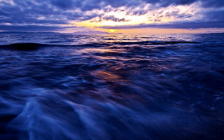Sunset ocean waves shore matte - a sunset over the ocean free wallpaper
