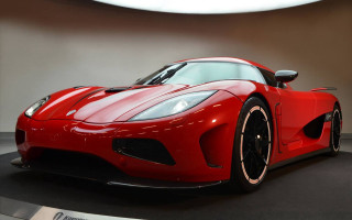 Red sports car museum display - a red sports car free wallpaper