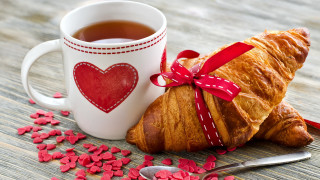 Tea croissant hearts spoon morning - free valentines wallpaper