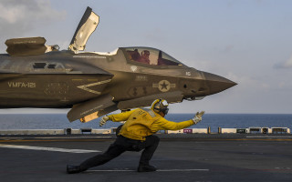 Fighter jet ship pilot yellow - a ship free wallpaper