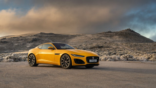 Yellow sports car desert mountain - a desert area free wallpaper