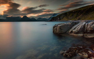 Lake mountains clouds shore reflection - rock free wallpaper