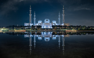 Large building cityscape night starry - a large building free wallpaper