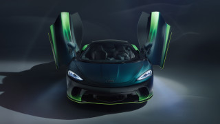 Green sports car open spotlight - a spotlight free wallpaper