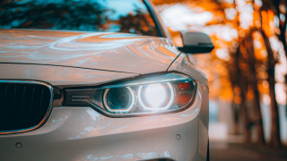 Car headlights reflection anamorphic flare - neoism free wallpaper