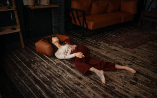 Woman laying livingroom brownchair redrug - a brown chair free wallpaper