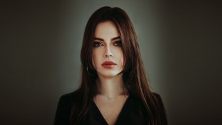 Woman longhair blackshirt portrait lighting - renaissance free wallpaper for desktop