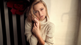 Woman sweater rose blonde portrait - against free wallpaper