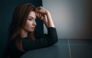 Woman longhair sitting table blueeyes - elina karimova free wallpaper for desktop