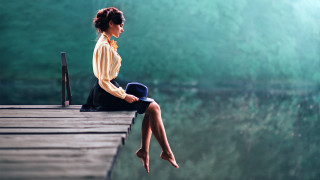 Woman dock water hat photorealistic - her head and a hat free wallpaper