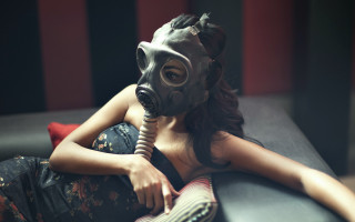 Woman gasmask couch book diepunk - a gas mask free wallpaper for desktop