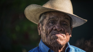 Old man hat serious portrait - free portrait wallpaper for desktop