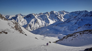 Skiing mountain snowy background panorama - panoramic free wallpaper for desktop