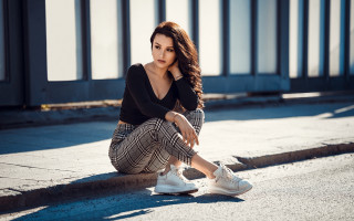 Elina karimova beach fashion squatting - free vintage wallpaper