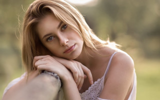 Woman leaning rail serious portrait - free portrait wallpaper for desktop