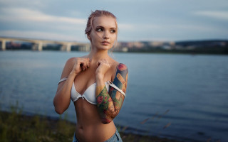 Tattooed woman baseball bat water - anka zhuravleva free wallpaper