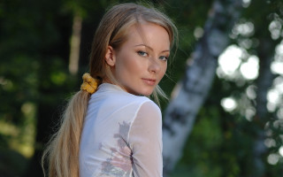 Woman ponytail flower white shirt - a ponytail free wallpaper