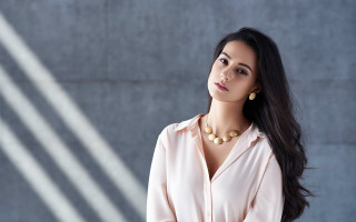 Woman pink shirt gold necklace - a pink shirt free wallpaper