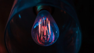 Light bulb red blue planet - studio light free wallpaper