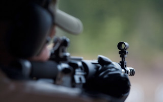 Gun aiming closeup macro precisionism - a blurry background of trees free wallpaper for desktop