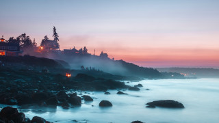 Beach hill house fog lighthouse - mist free wallpaper