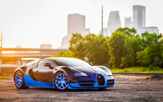 Bugatti city skyline sunset car - a city skyline in the background free wallpaper