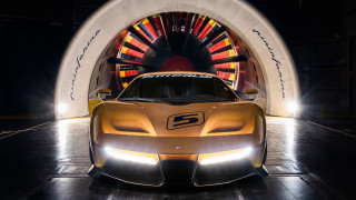 Yellow sports car tunnel light 3 - a yellow sports car free wallpaper