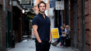 City street man bench bokeh - tom of finland free wallpaper