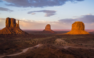Desert river rock formation sky - a desert landscape free wallpaper for desktop