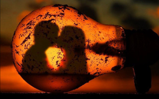 Silhouette lightbulb couple autumn leaves - anne geddes free wallpaper for desktop