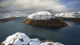 Lake snow mountains clouds horizon - a large body of water free wallpaper