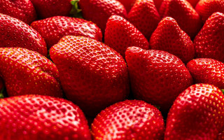 Strawberry pile impressionism macro berry - a pile together free wallpaper