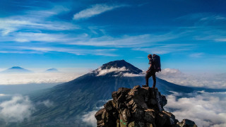 Mountain climber abidin dino sumatraism - a backpack free wallpaper