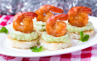 Shrimp guacamole food plate tablecloth - a tablecloth free wallpaper