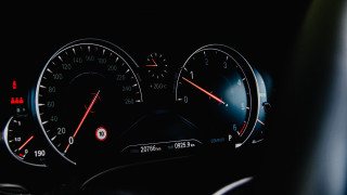 Dashboard speedometer minimalism black background - motion blur free wallpaper