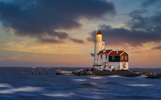 Lighthouse island ocean sunset clouds - arie smit free wallpaper