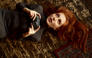 Redhair camera surprised blueeyes lips - red hair holding free wallpaper