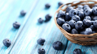 Blueberries basket blue wooden table - the basket free wallpaper for desktop