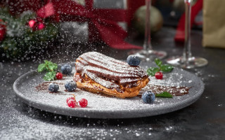 Plate pastry berries wine snow - a glass of wine free wallpaper