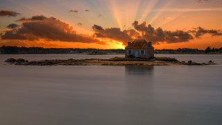 Island house sunset clouds mountain - crepuscular free wallpaper for desktop
