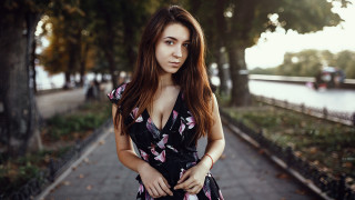 Woman dress sidewalk tree portrait - a woman in a dress free wallpaper for desktop