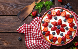 Berry blueberry cake wooden table - cloth free wallpaper